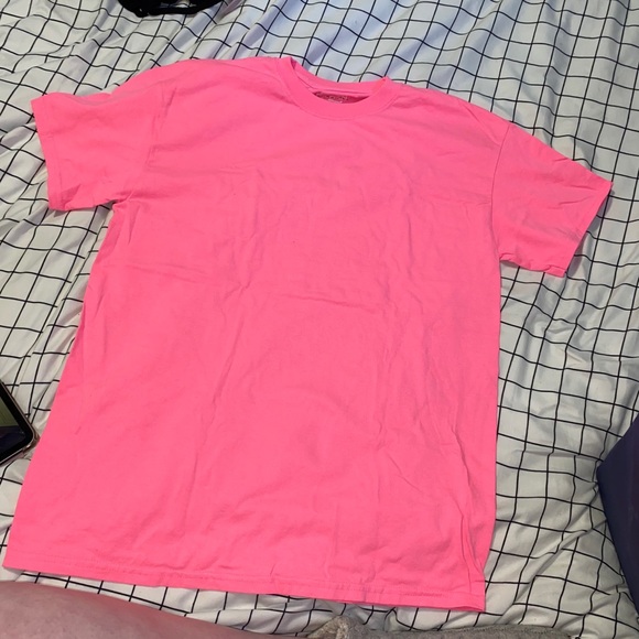 bright pink t-shirt - Picture 1 of 3